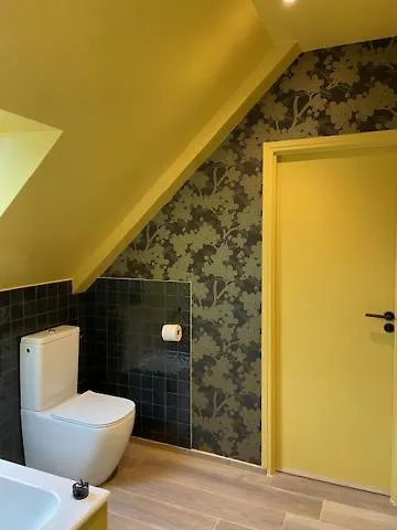 Les Herbes Flottantes 3*